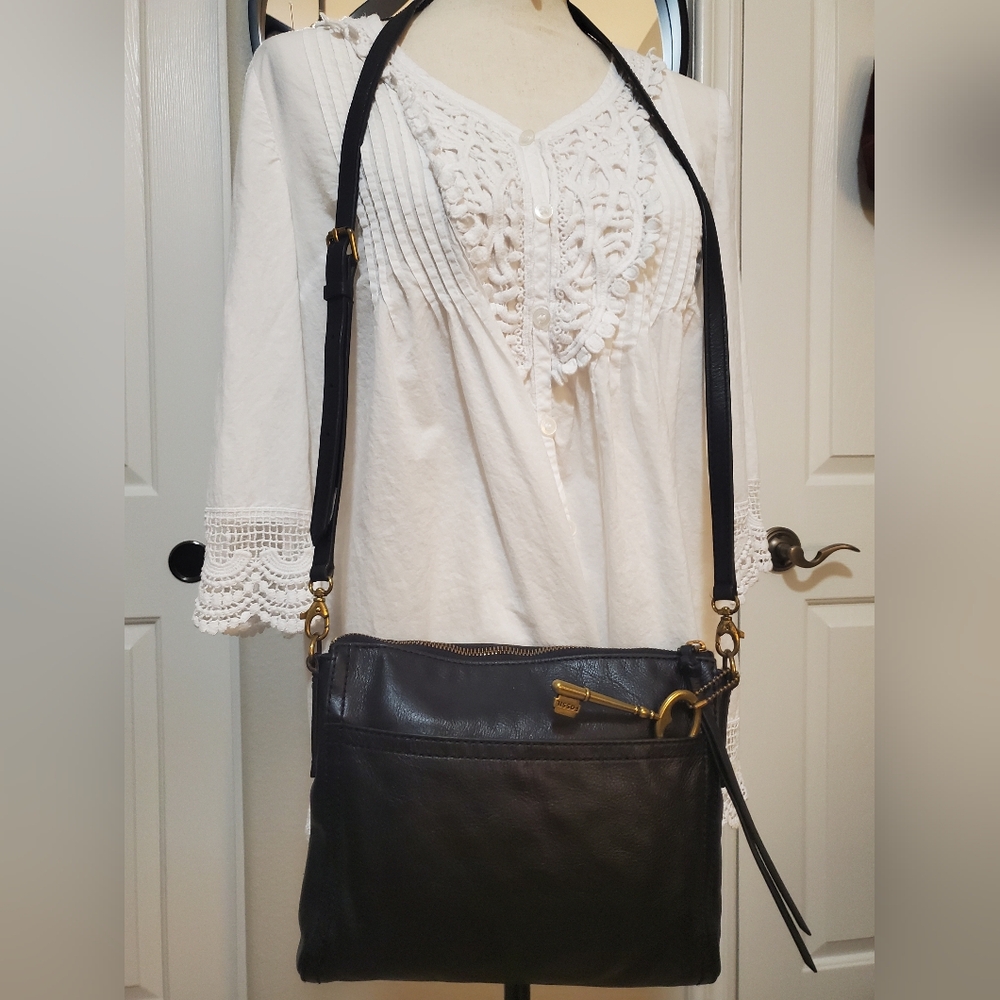 HP 🎉🎉Fossil Black Crossbody Bag - Picture 2 of 11